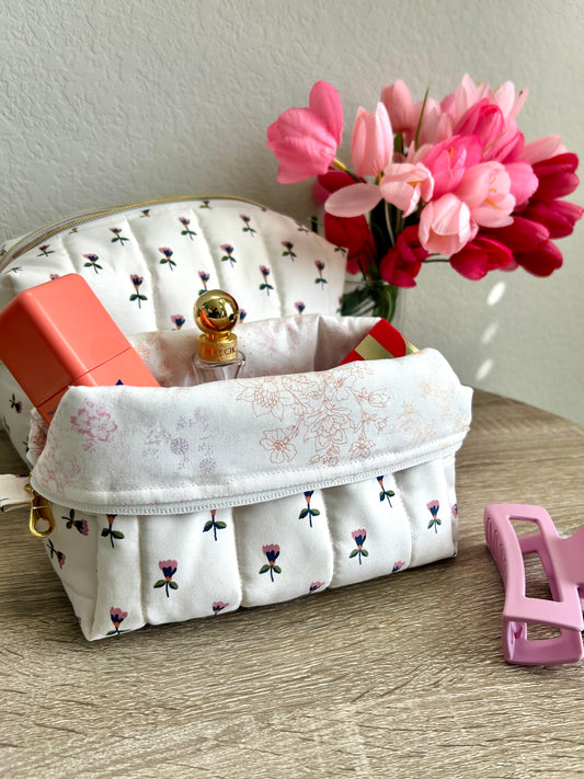 Petite Tulip Makeup Bag